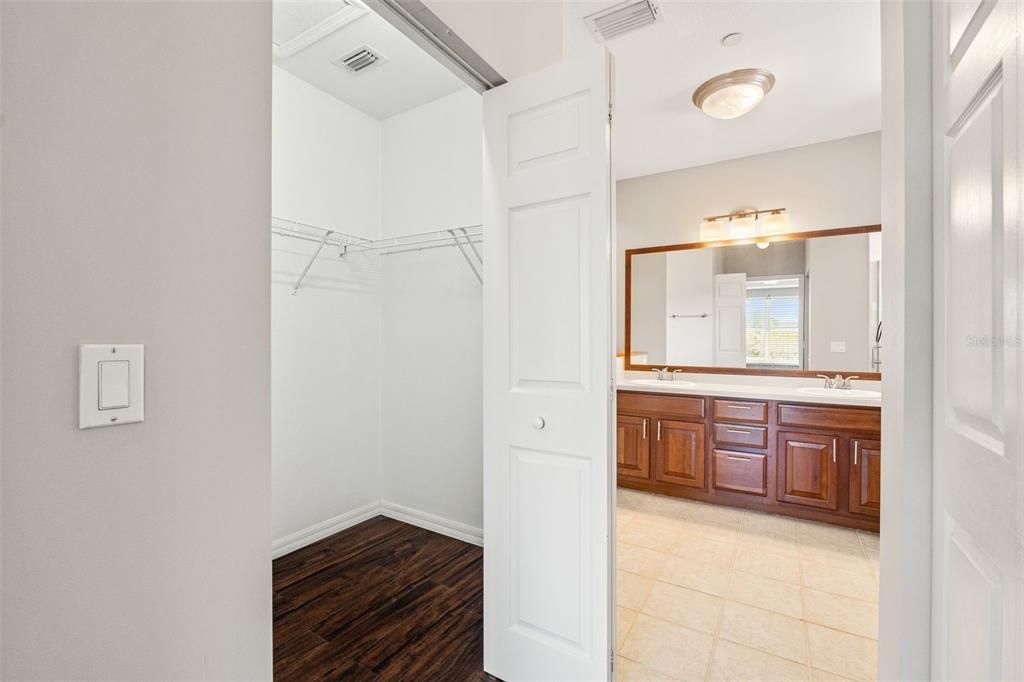 出租: $2,400 (2 贝兹, 2 浴室, 1552 平方英尺)