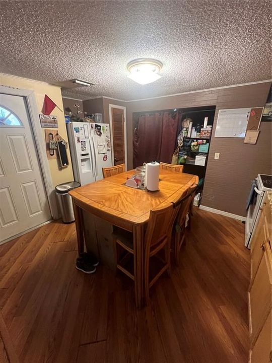 待售: $259,000 (4 贝兹, 1 浴室, 1544 平方英尺)