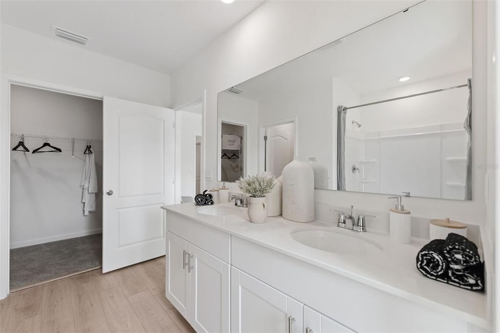 En Venta: $488,990 (5 camas, 3 baños, 2601 Pies cuadrados)