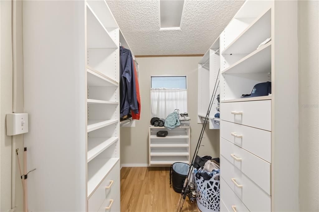 For Sale: $229,000 (2 beds, 2 baths, 1340 Square Feet)