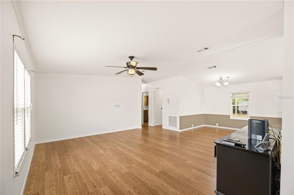 For Sale: $229,000 (2 beds, 2 baths, 1340 Square Feet)