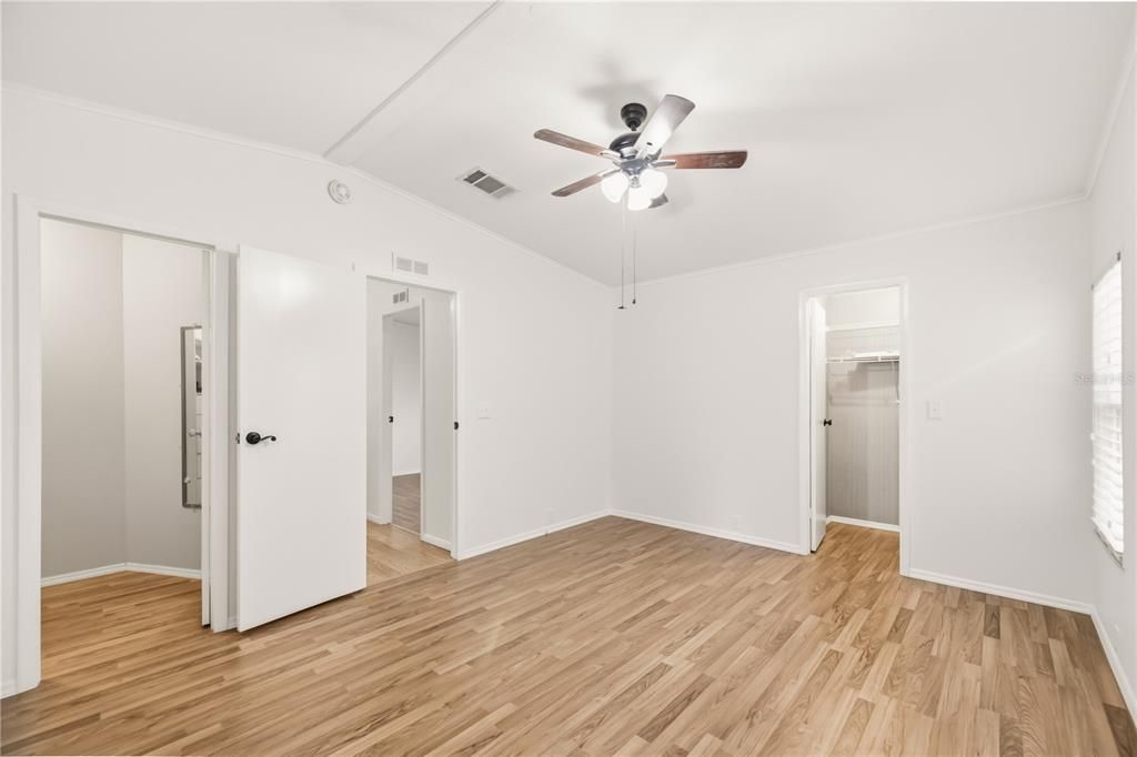 For Sale: $229,000 (2 beds, 2 baths, 1340 Square Feet)