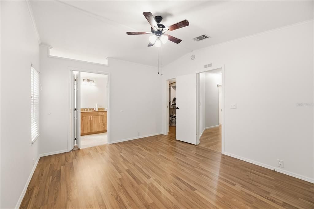 For Sale: $229,000 (2 beds, 2 baths, 1340 Square Feet)