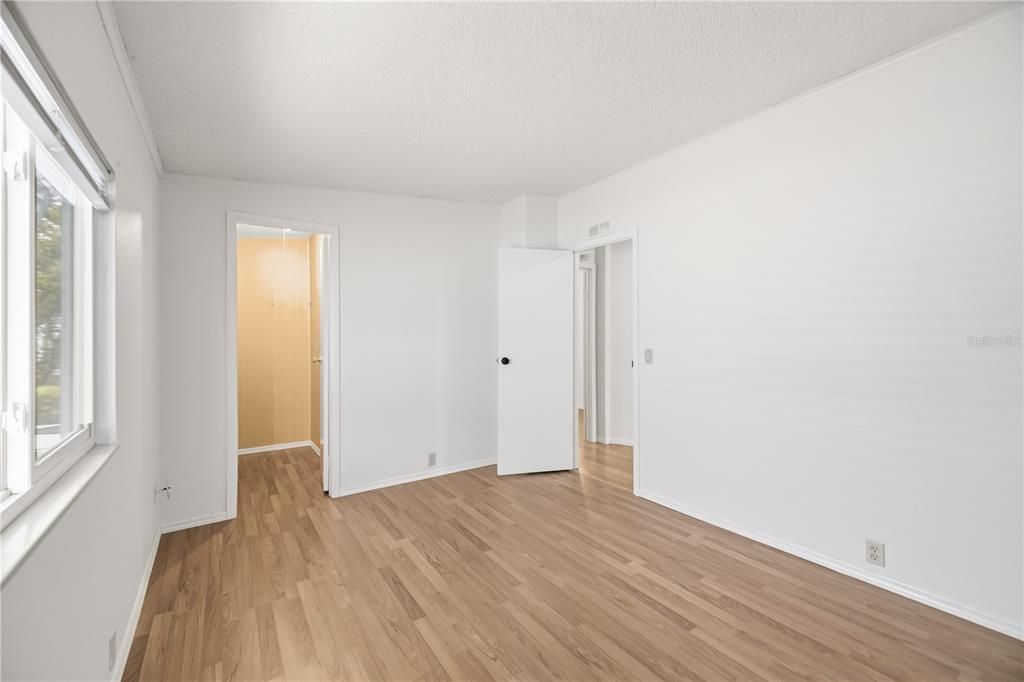For Sale: $229,000 (2 beds, 2 baths, 1340 Square Feet)