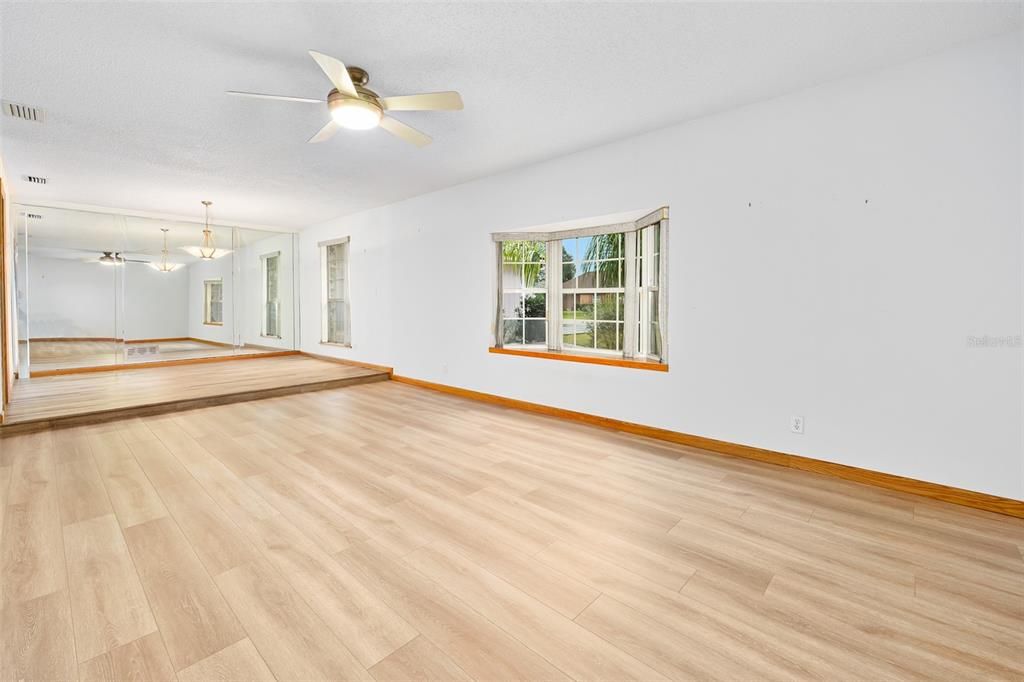 待售: $550,000 (5 贝兹, 3 浴室, 2922 平方英尺)