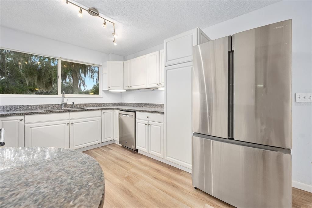 待售: $550,000 (5 贝兹, 3 浴室, 2922 平方英尺)