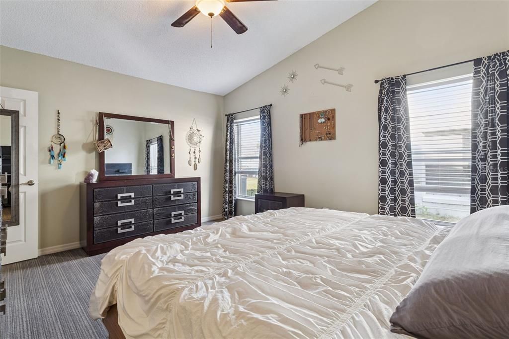 For Sale: $400,000 (3 beds, 2 baths, 1694 Square Feet)