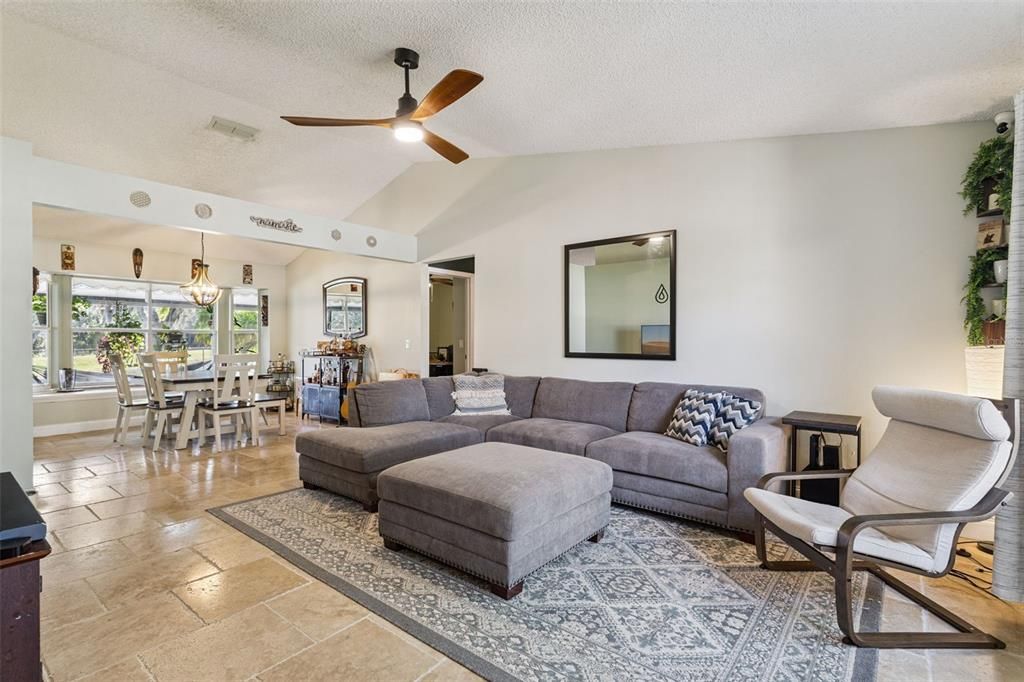 For Sale: $400,000 (3 beds, 2 baths, 1694 Square Feet)