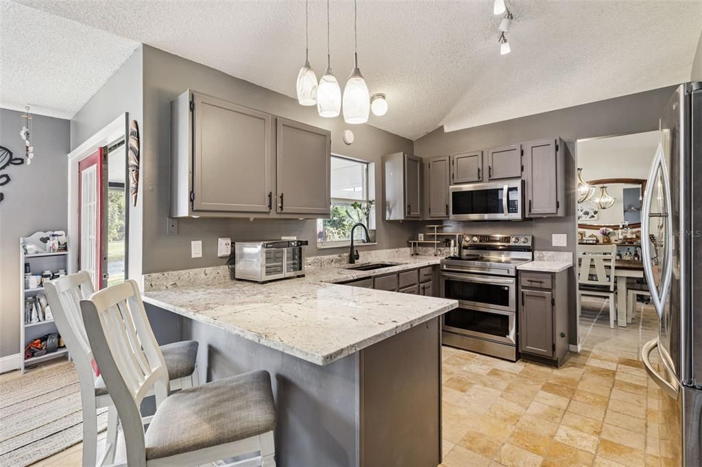 For Sale: $400,000 (3 beds, 2 baths, 1694 Square Feet)