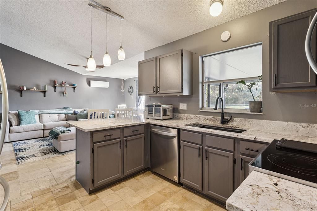 For Sale: $400,000 (3 beds, 2 baths, 1694 Square Feet)