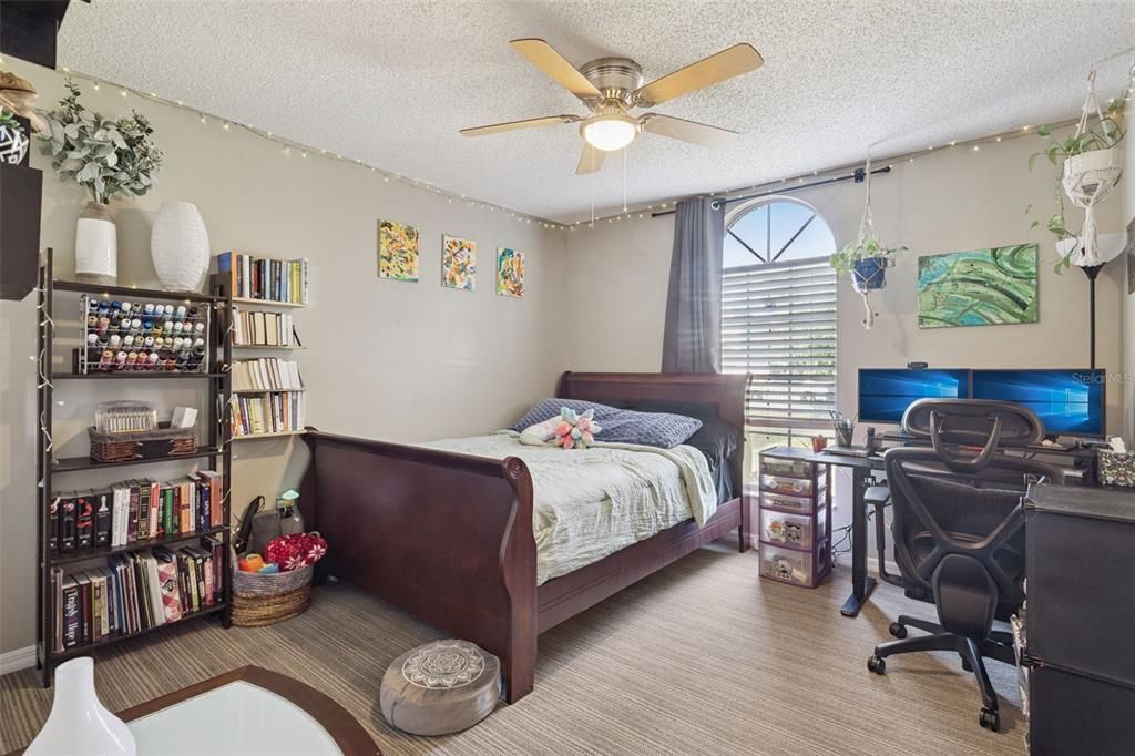 For Sale: $400,000 (3 beds, 2 baths, 1694 Square Feet)