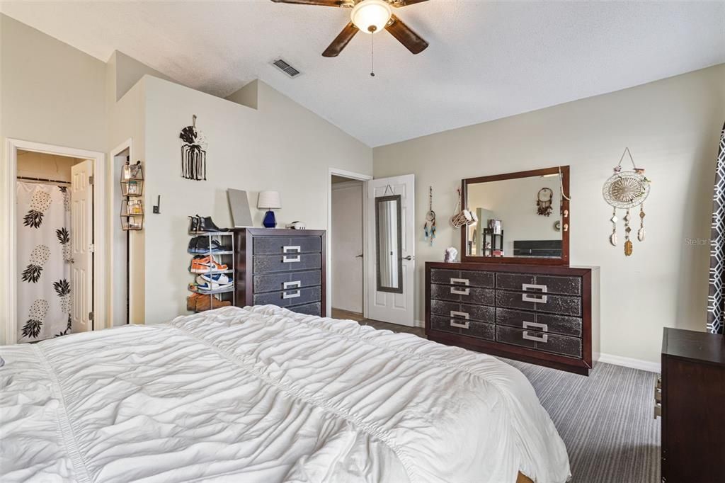 For Sale: $400,000 (3 beds, 2 baths, 1694 Square Feet)