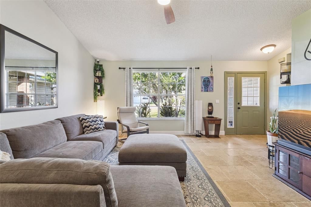 For Sale: $400,000 (3 beds, 2 baths, 1694 Square Feet)