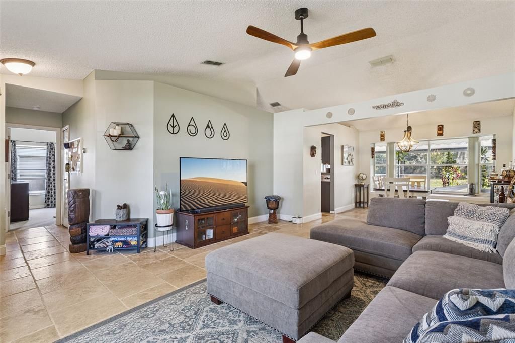 For Sale: $400,000 (3 beds, 2 baths, 1694 Square Feet)