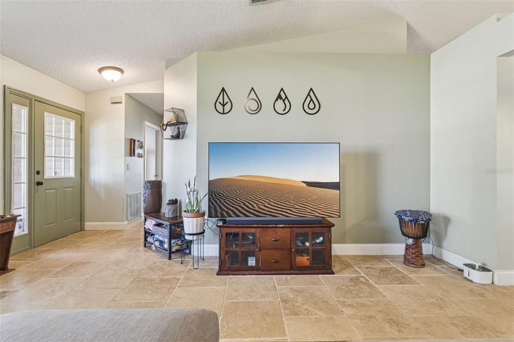 For Sale: $400,000 (3 beds, 2 baths, 1694 Square Feet)