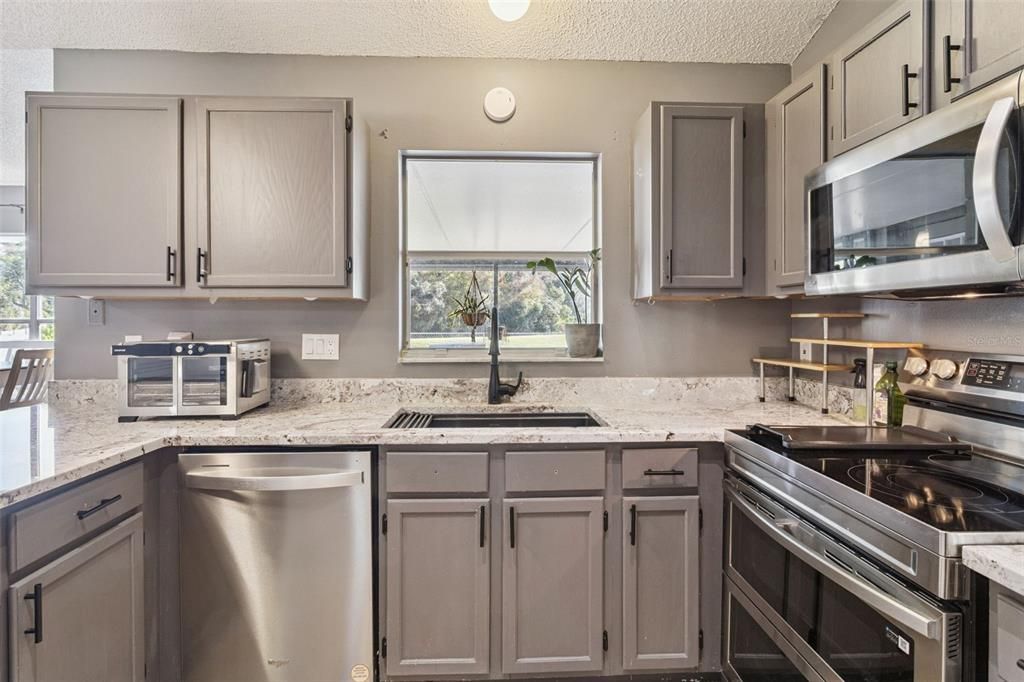 For Sale: $400,000 (3 beds, 2 baths, 1694 Square Feet)