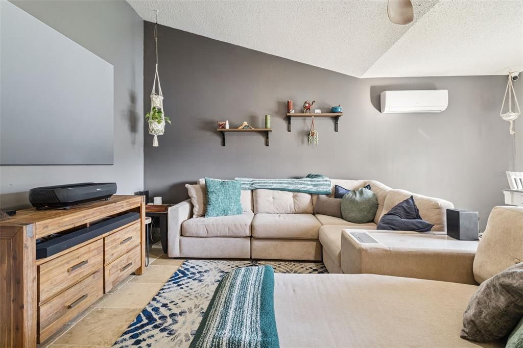 For Sale: $400,000 (3 beds, 2 baths, 1694 Square Feet)