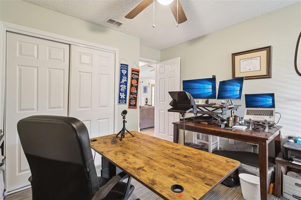 For Sale: $400,000 (3 beds, 2 baths, 1694 Square Feet)