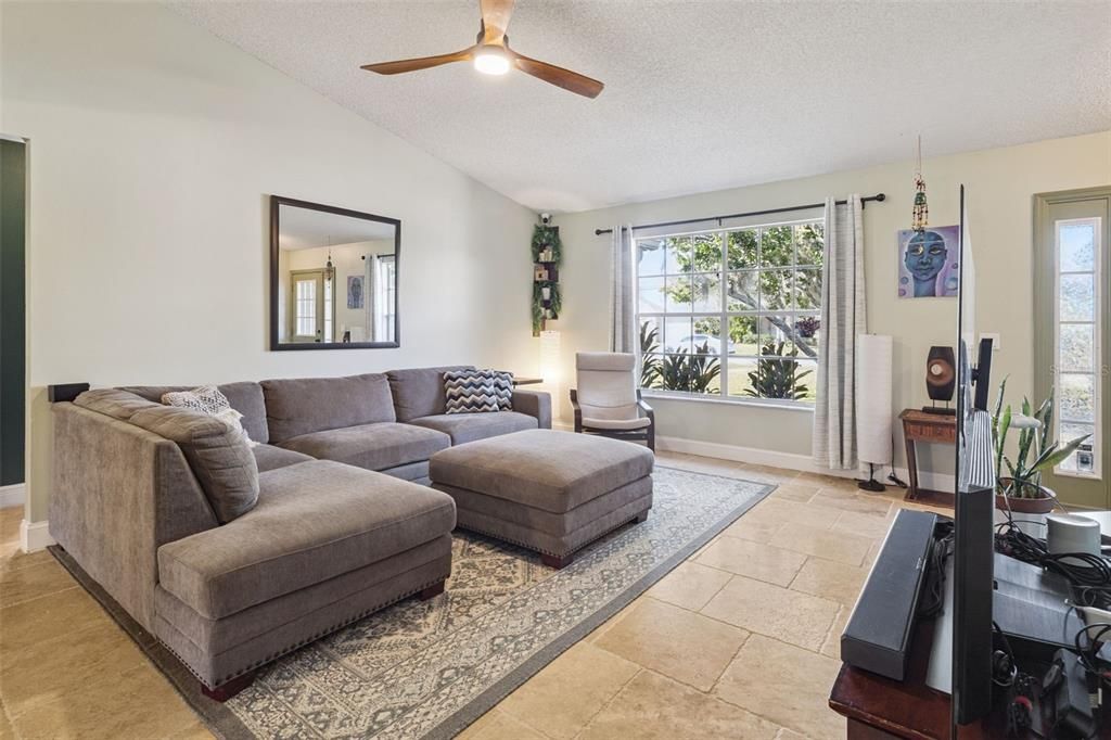 For Sale: $400,000 (3 beds, 2 baths, 1694 Square Feet)