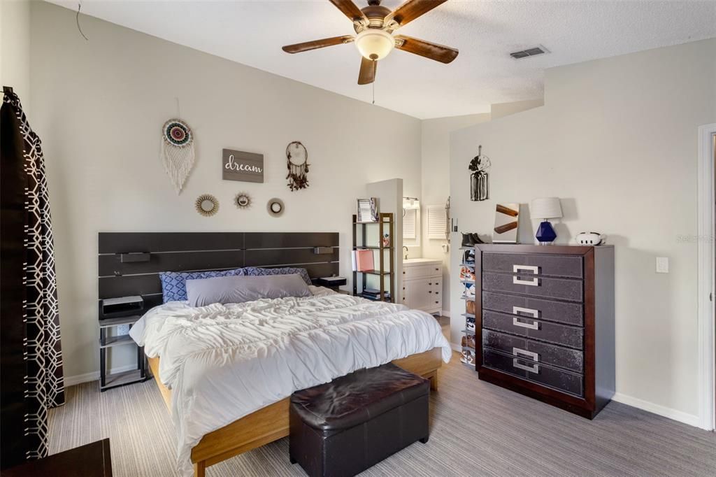 For Sale: $400,000 (3 beds, 2 baths, 1694 Square Feet)