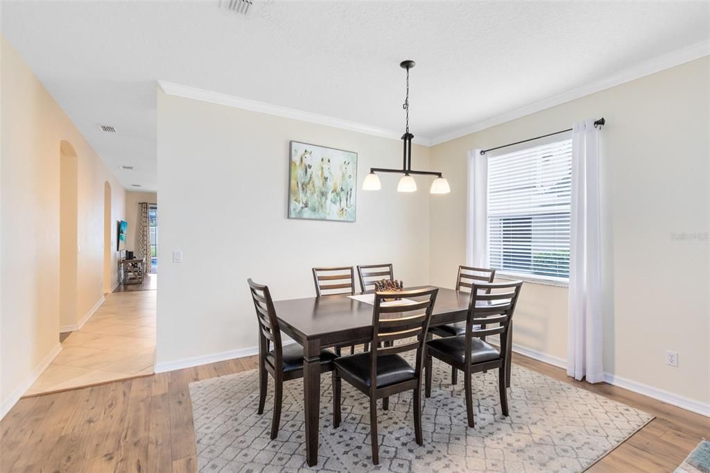 На продажу: $570,000 (4 спален, 2 ванн, 2025 Квадратных фут)