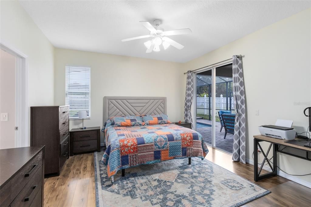 На продажу: $570,000 (4 спален, 2 ванн, 2025 Квадратных фут)