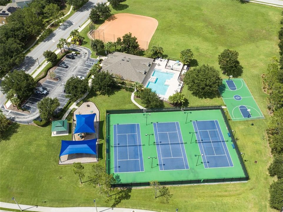 На продажу: $570,000 (4 спален, 2 ванн, 2025 Квадратных фут)