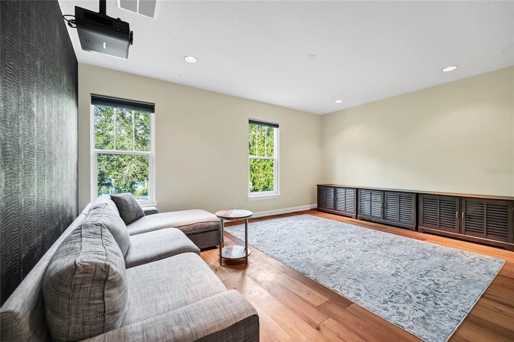 En Renta: $5,750 (4 camas, 2 baños, 2709 Pies cuadrados)