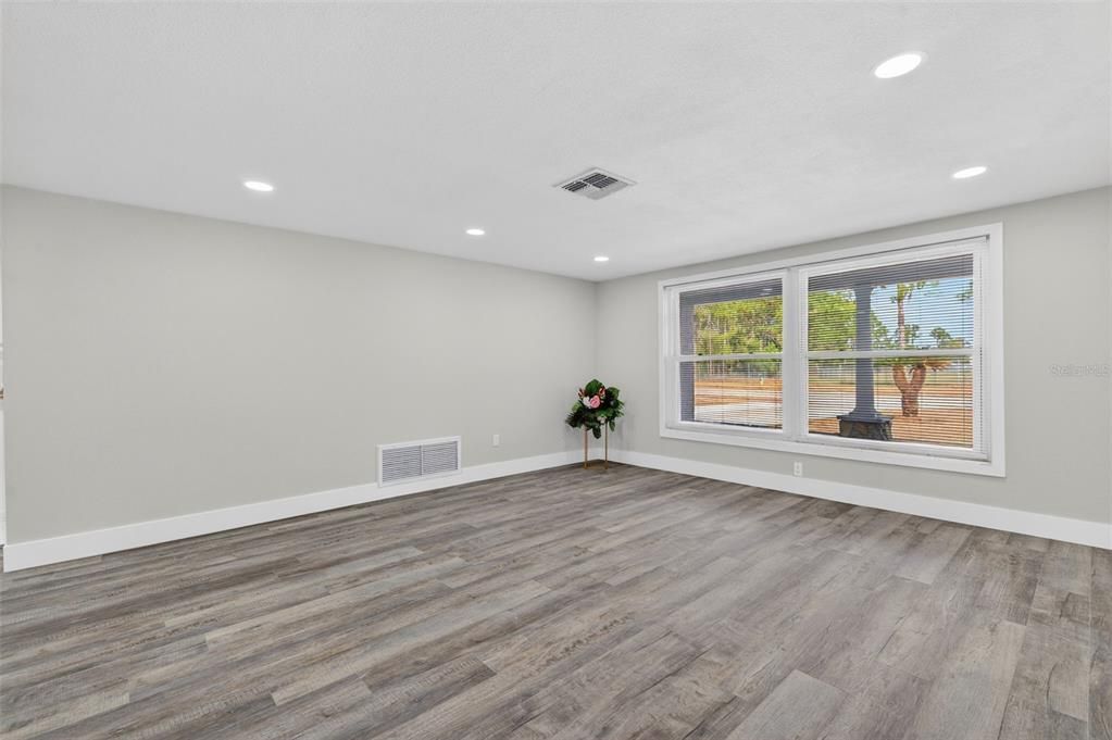 For Sale: $315,000 (3 beds, 2 baths, 1350 Square Feet)