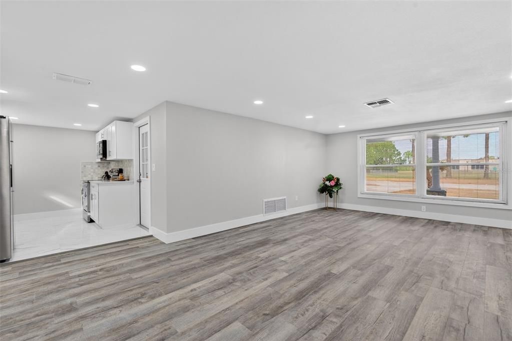 For Sale: $315,000 (3 beds, 2 baths, 1350 Square Feet)