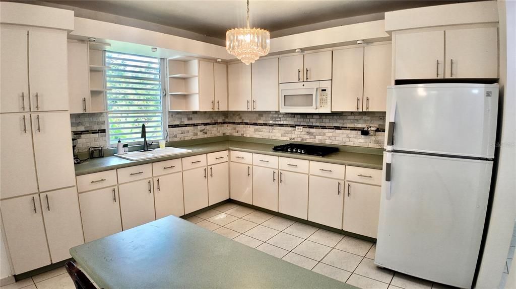 For Rent: $2,500 (2 beds, 2 baths, 1000 Square Feet)