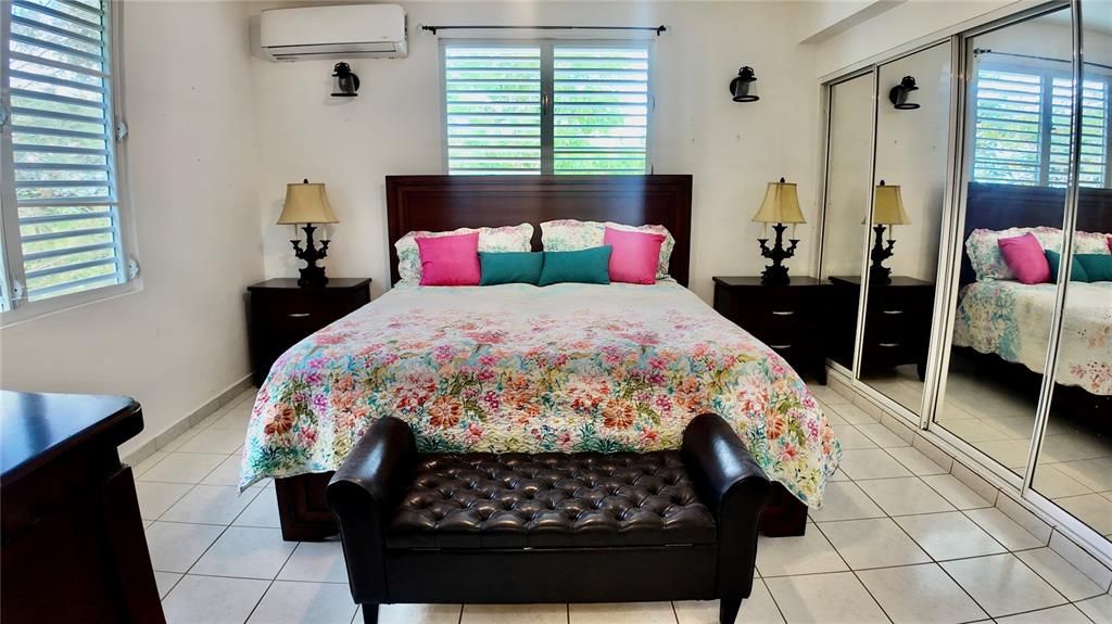 For Rent: $2,500 (2 beds, 2 baths, 1000 Square Feet)