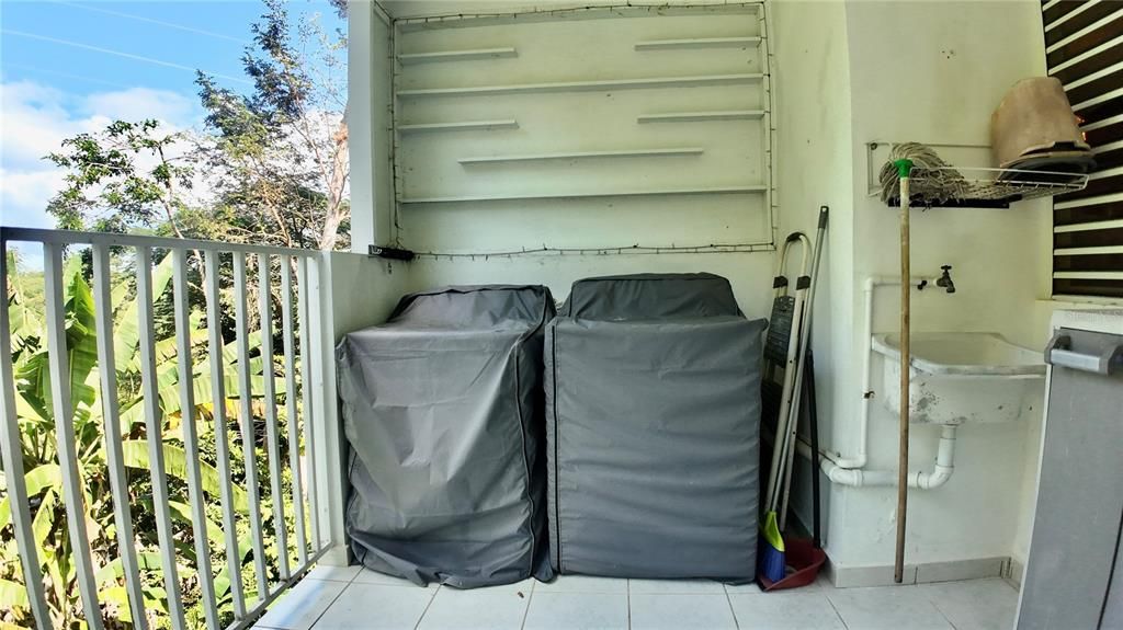 For Rent: $2,500 (2 beds, 2 baths, 1000 Square Feet)