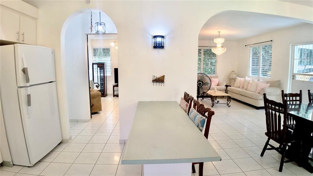 For Rent: $2,500 (2 beds, 2 baths, 1000 Square Feet)