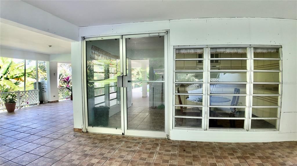 For Rent: $2,500 (2 beds, 2 baths, 1000 Square Feet)