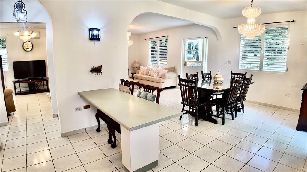 For Rent: $2,500 (2 beds, 2 baths, 1000 Square Feet)