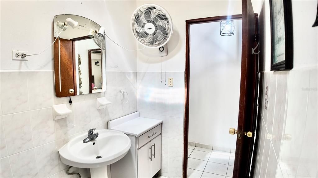 For Rent: $2,500 (2 beds, 2 baths, 1000 Square Feet)