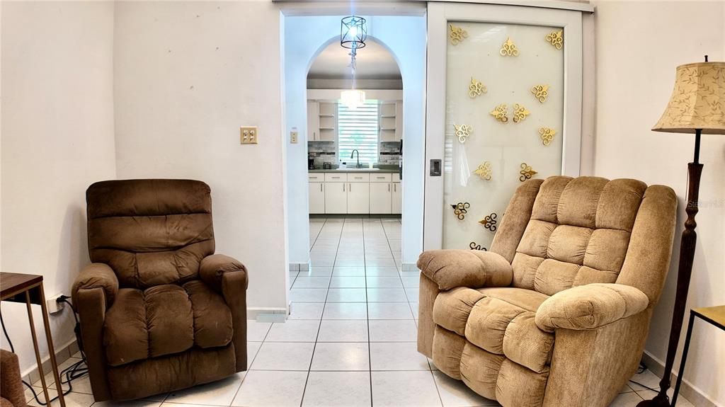 For Rent: $2,500 (2 beds, 2 baths, 1000 Square Feet)