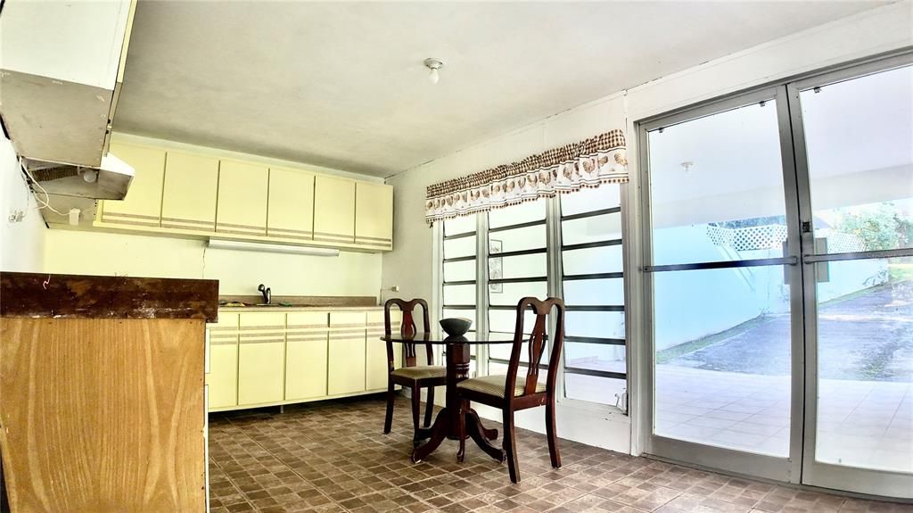 For Rent: $2,500 (2 beds, 2 baths, 1000 Square Feet)