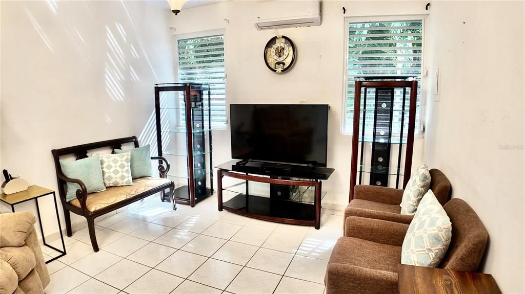 For Rent: $2,500 (2 beds, 2 baths, 1000 Square Feet)