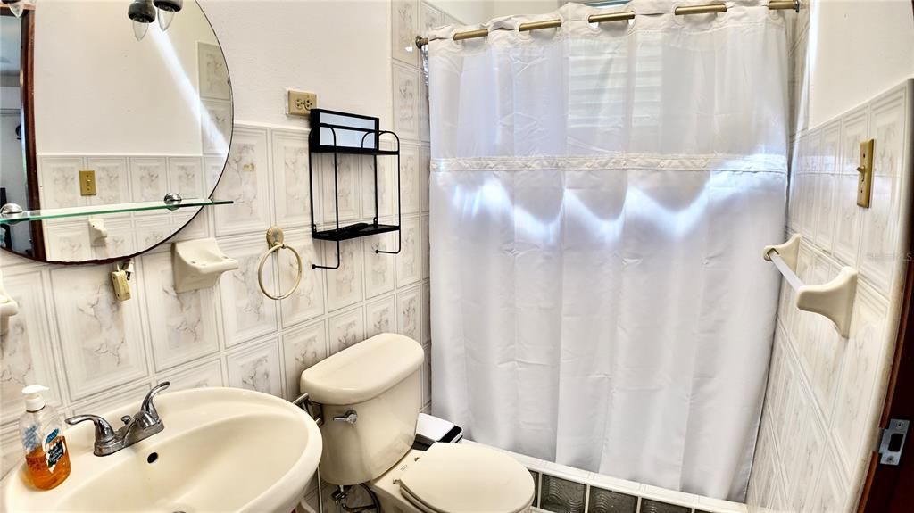 For Rent: $2,500 (2 beds, 2 baths, 1000 Square Feet)