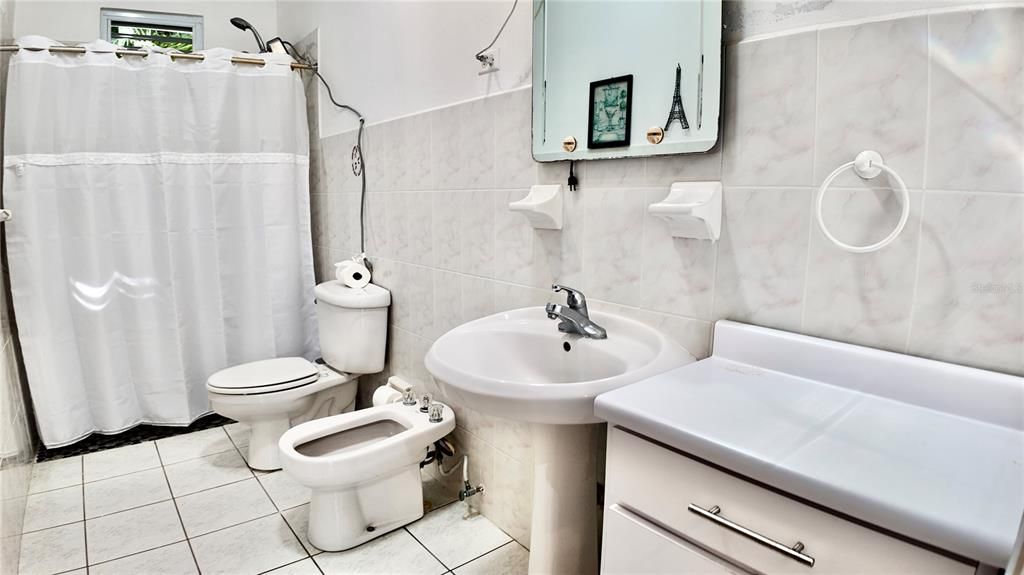 For Rent: $2,500 (2 beds, 2 baths, 1000 Square Feet)