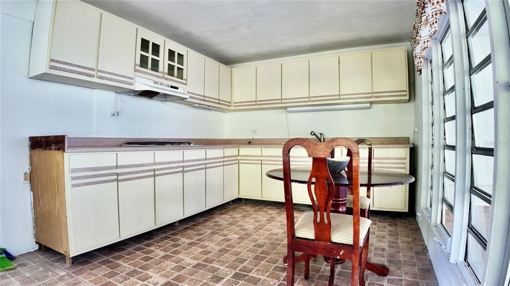 For Rent: $2,500 (2 beds, 2 baths, 1000 Square Feet)