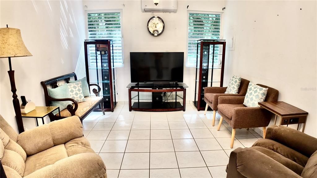 For Rent: $2,500 (2 beds, 2 baths, 1000 Square Feet)