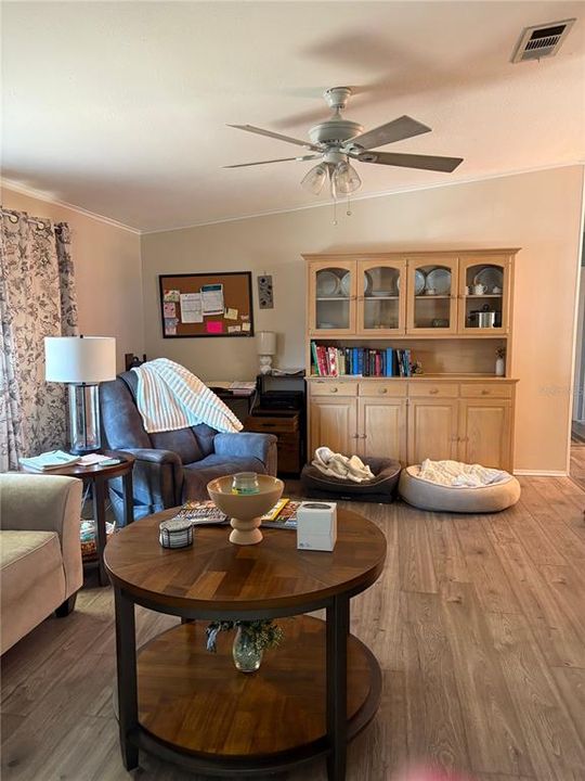 For Rent: $1,250 (2 beds, 2 baths, 1400 Square Feet)