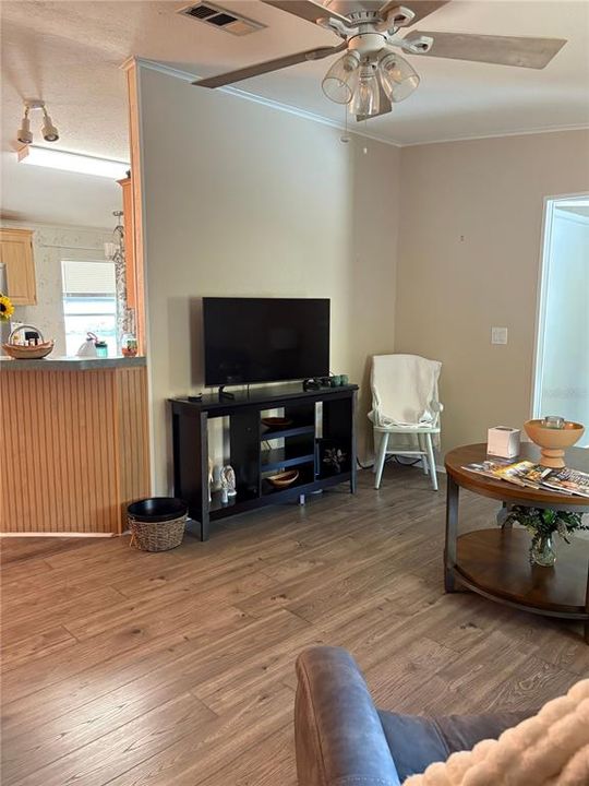 For Rent: $1,250 (2 beds, 2 baths, 1400 Square Feet)