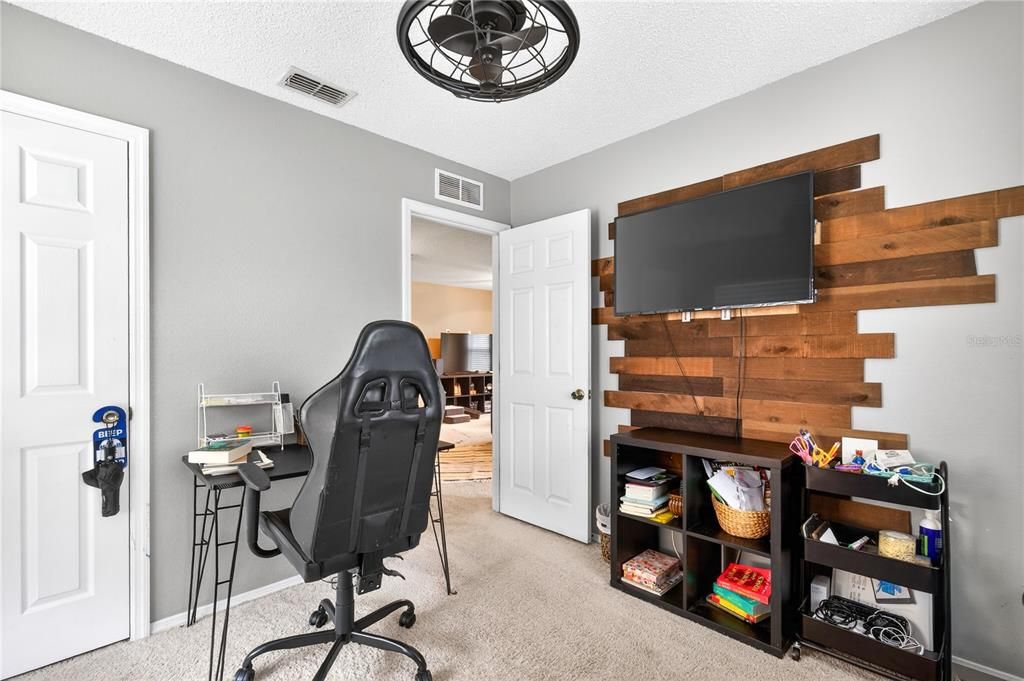 待售: $337,000 (3 贝兹, 2 浴室, 1939 平方英尺)