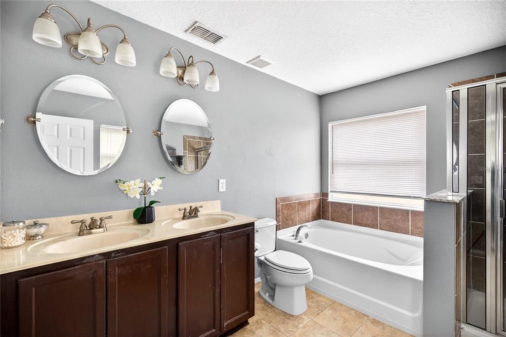 待售: $337,000 (3 贝兹, 2 浴室, 1939 平方英尺)