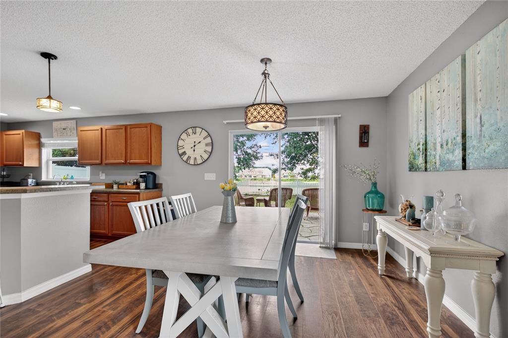 待售: $337,000 (3 贝兹, 2 浴室, 1939 平方英尺)