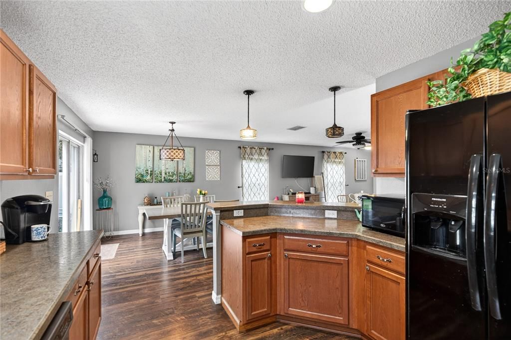 待售: $337,000 (3 贝兹, 2 浴室, 1939 平方英尺)